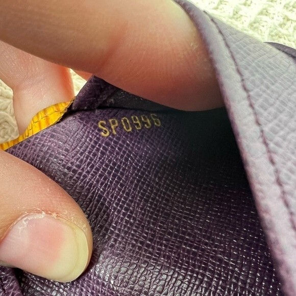 Authentic Louis Vuitton 1996 Epi Elise Wallet Yellow Leather Vintage Bifold - Picture 9 of 11